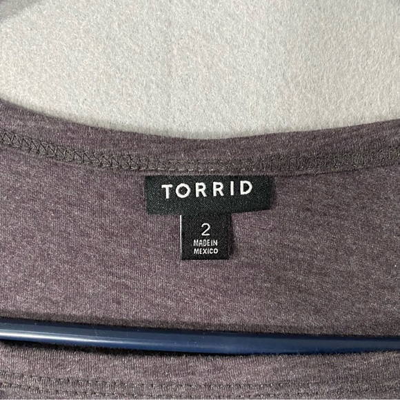 Torrid Desert Vibes V Neck Choker T Shirt Gray Cactus Sunset Woman’s Size 2x - Picture 3 of 8